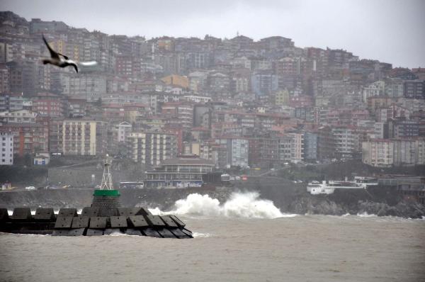 Zonguldak’ta dev dalgalar