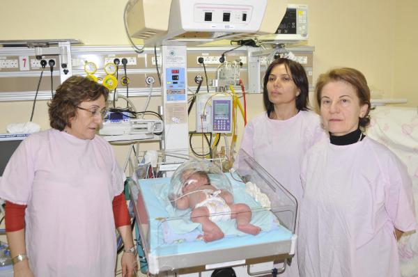 Parmak bebekleri hayata bağlıyorlar