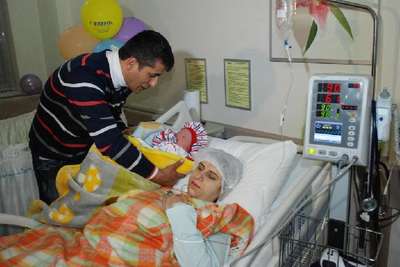 İZMİR'DE YENİ YILIN İLK BEBEĞİ