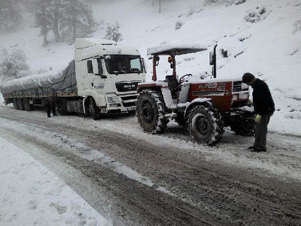 Denizli'nin yüksek kesimlerinde kar kalınlığı 10 santimetreye ulaştı
