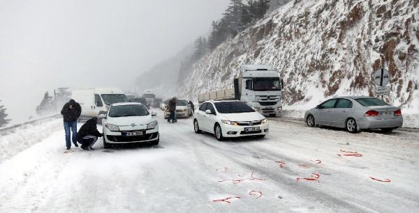 Akseki- Seydişehir yolunda kar ulaşımı olumsuz etkiliyor