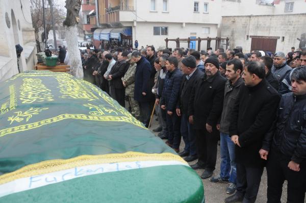 Gaziantep’te katledilen 9 kişi toprağa verildi, şüpheliye ise ulaşılamadı