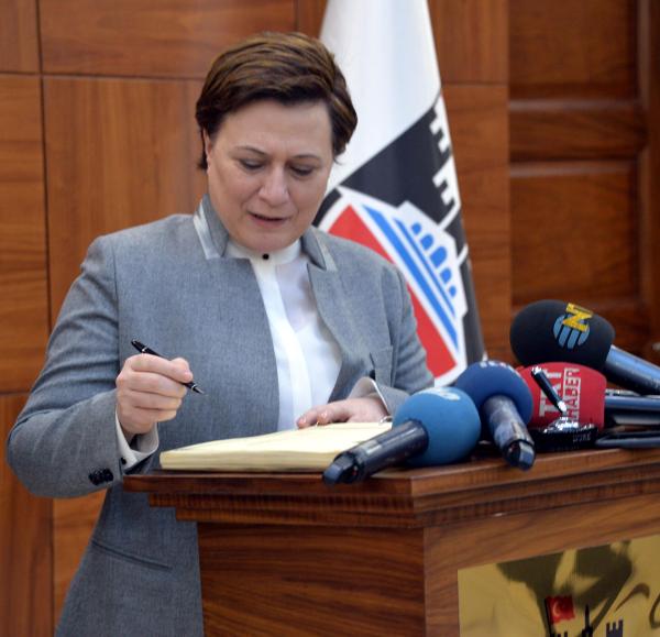 Bakan Sarı: Çatışmalar sona erdiğinde Sur'da zarar tespitine başlanacak