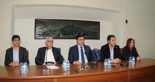Demirtaş: Cizre'de vahşete izin vermeyeceğiz