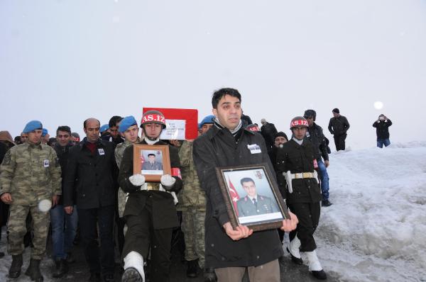 Hakkari'de şehit annesi, törene oğlunun üniforması ile katıldı