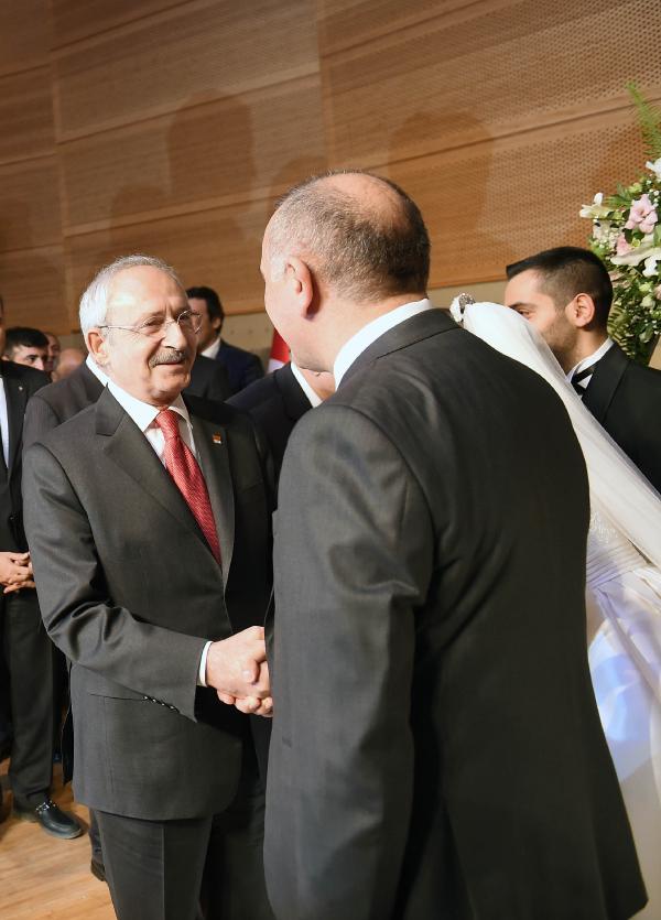 Kılıçdaroğlu, Gürsel Tekin'in oğlunun nikahında şahitlik yaptı
