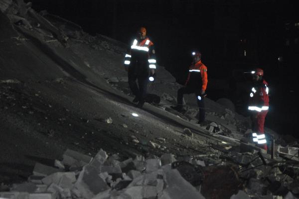 Gaziantep’te 3 katlı bina çöktü