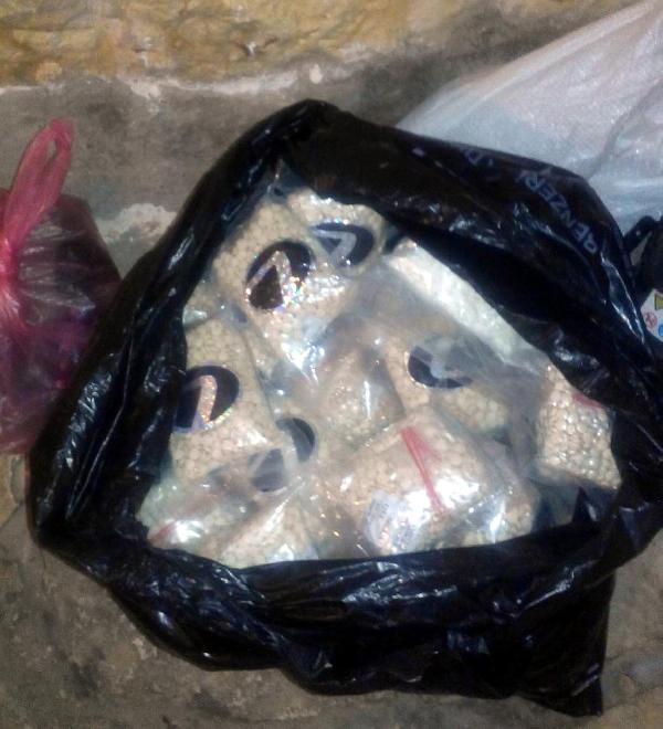 Tekneye uyuşturucu baskınında 103 bin adet hap ele geçirildi