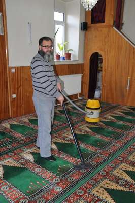 Cezasını tamamlamak için 4 ay cami temizleyecek