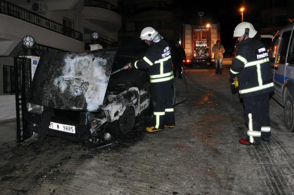 Didim'de iki araçta yangın çıktı