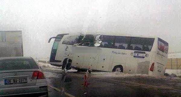 Kayseri’de iki otobüs şarampole devrildi: 51 yaralı