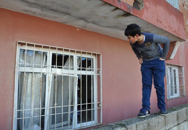 Banyo kazanı bomba gibi patladı, ev harabeye döndü