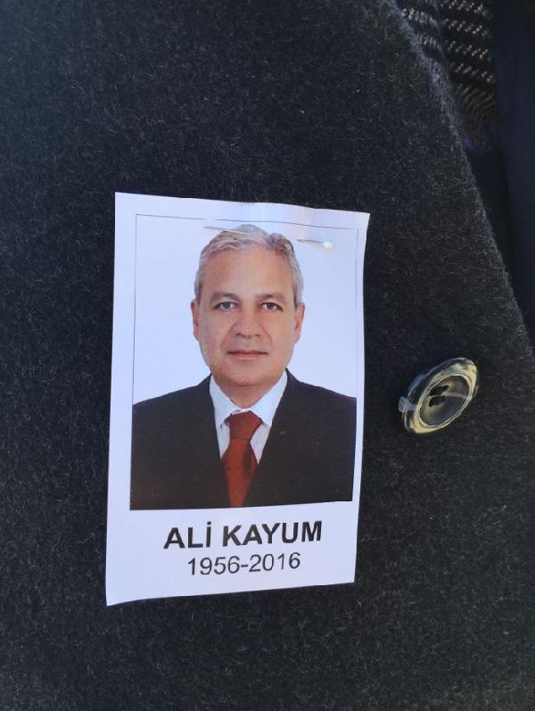 Silahlı saldırıda öldürülen işadamı toprağa verildi