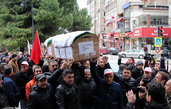 Taşeron işçiler için Samsum'da tabutlu eylem