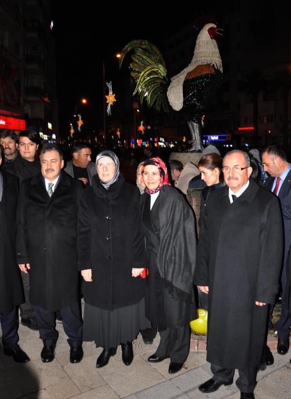 Türkmenlere yardım TIR'larını bakanlar uğurladı