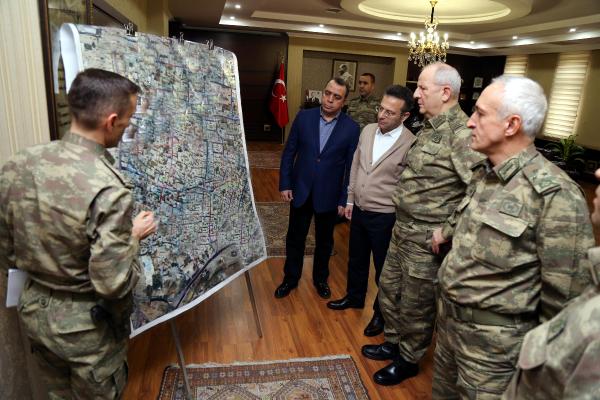 Orgeneral Huduti, Sur Kriz Yönetim Merkezi'ni ziyaret etti