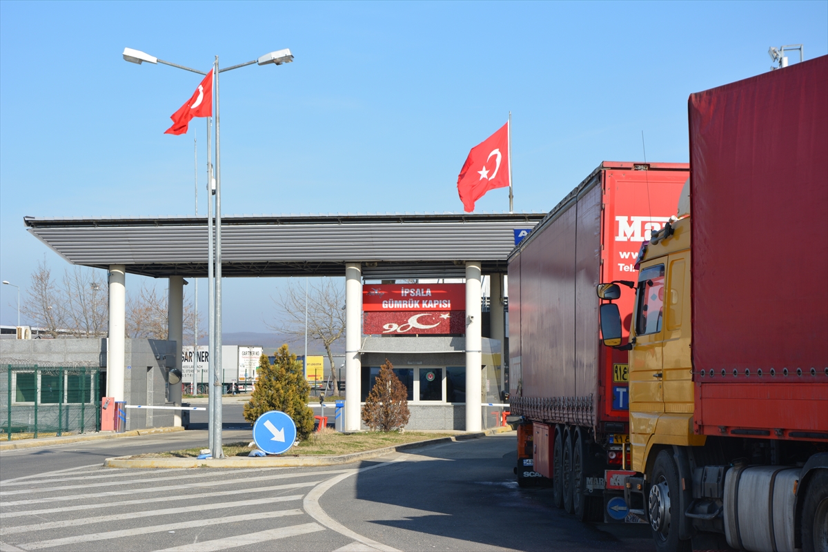 Sınır kapısında kuyruk çilesi