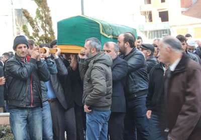 Sırtından 9 bıçak darbesiyle yaralanan genç öldü (2)