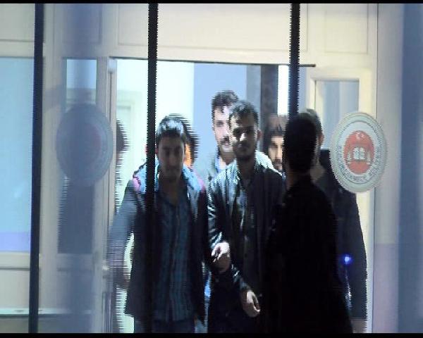 (FOTOĞRAFLAR) Kanarya'daki kahvehane tarama olayında 3 tutuklama...