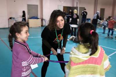 Suriyeli çocuklara sanat ve spor dersleriyle terapi