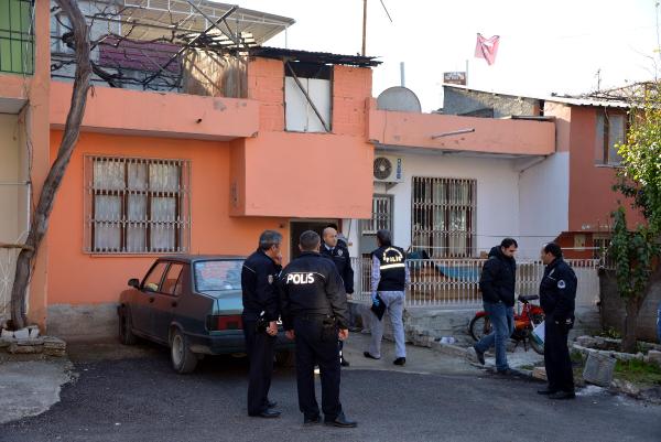 Kabloyla kendini astı