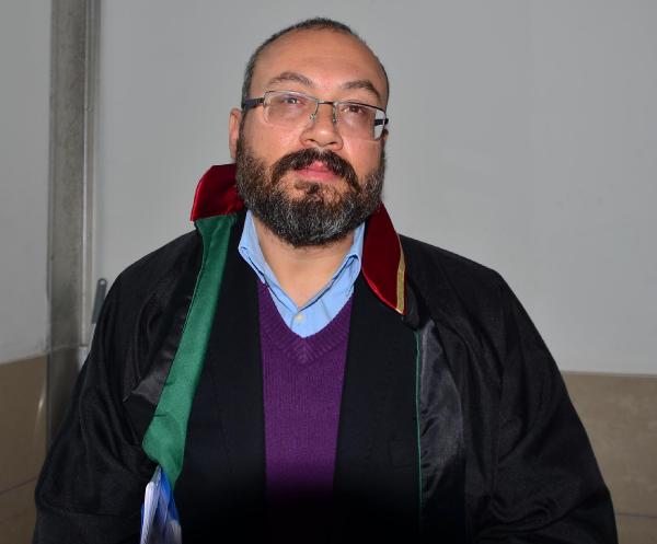 'Kırmızı fularlı kız'ın davasında avukat krizi