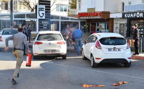 Belediye önünde kendini yakan adam öldü