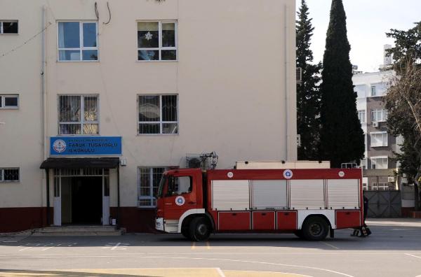 Okulda elektrik panosundan yangın çıktı
