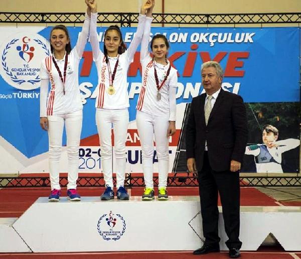 Muğlalı doktorun çalıştırdığı okçular Tükiye şampiyonu oldu