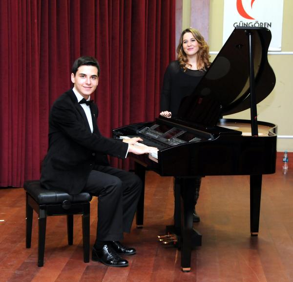 Aylan bebek ve mülteci çocuklar için beste