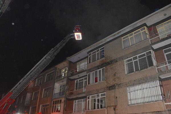 Apartmanın çatı katında korkutan yangın