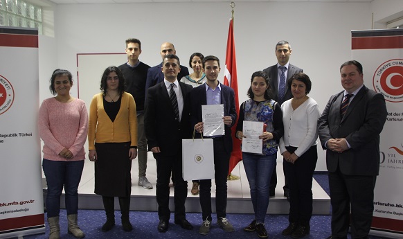 Başarılı Türk öğrenciler ödüllendirildi