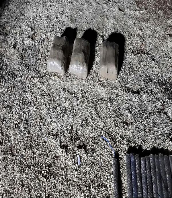 Oğuzeli'nde sınırdan Türkiye'ye girmeye çalışan 34 kişi yakalandı, 4 adet canlı bomba yeleği ele geçirildi