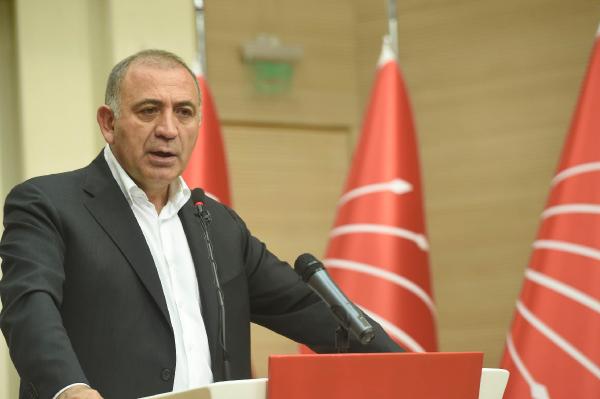 'Teşekkür eden Bakan mı, 'Nazi' diyen Cumhurbaşkanı mı?'