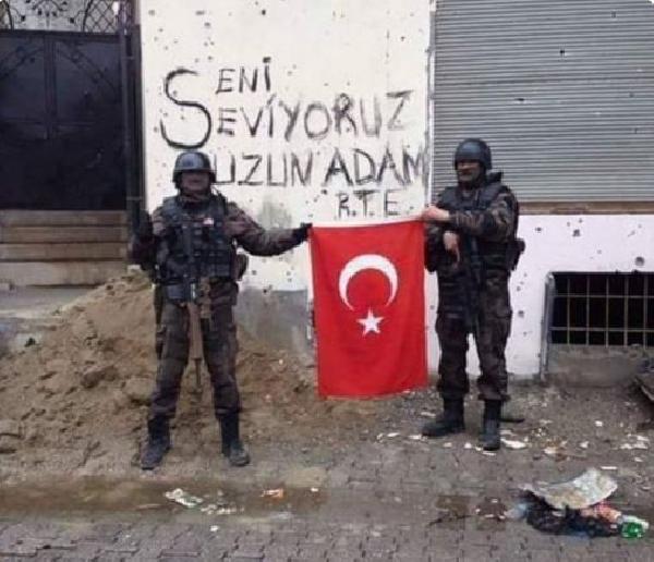 Erdoğan: İki tane özel harekatçı dün bana resimli bir mesaj geçmişler duygulandım
