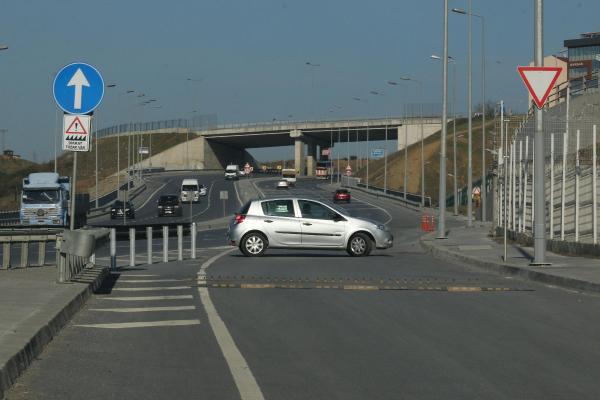Kural tanımaz sürücülere kapan bile engel olamıyor