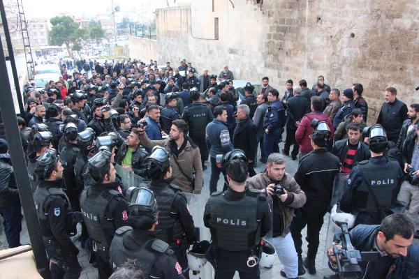 Cizre’de öldürülen 8 kişinin cesedi otopsi için Şanlıurfa'ya getirildi (2)