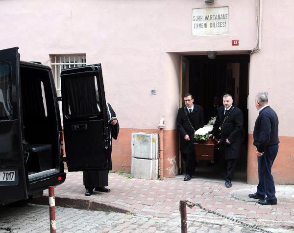 "Domuz bağı cinayeti" kurbanı son yolculuğuna uğurlandı