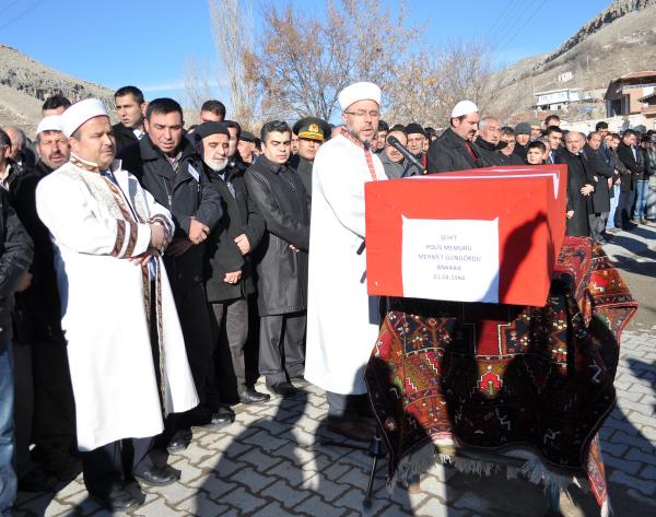 Kayserili şehidin baba evine ateş düştü (3)