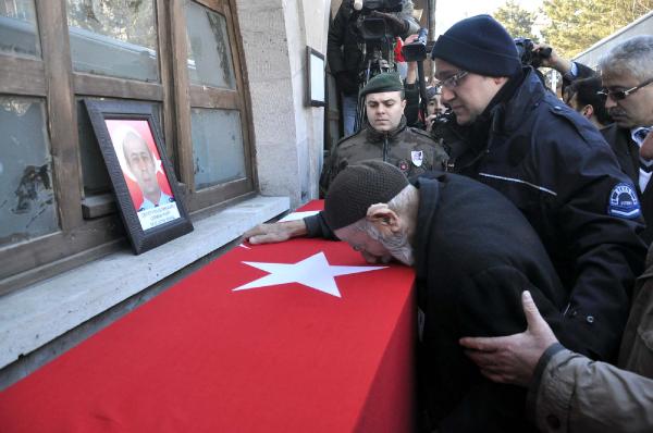 Şehit polis memuru Osman Yurt, gözyaşlarıyla karşılandı (2)