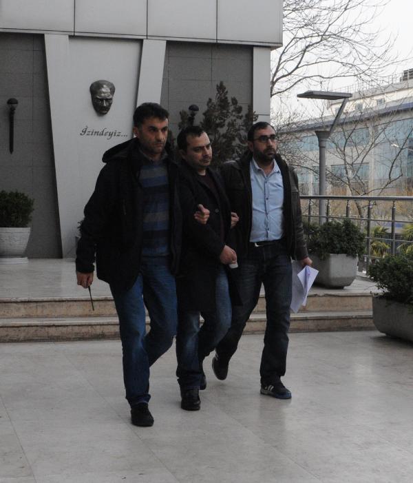 Dolandırıcı sahte Gümrük Muhafaza Memuru yakalandı