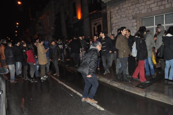 Ankara Garı'ndaki bombalı saldırıyı protesto eden gruba müdahale: 16 gözaltı