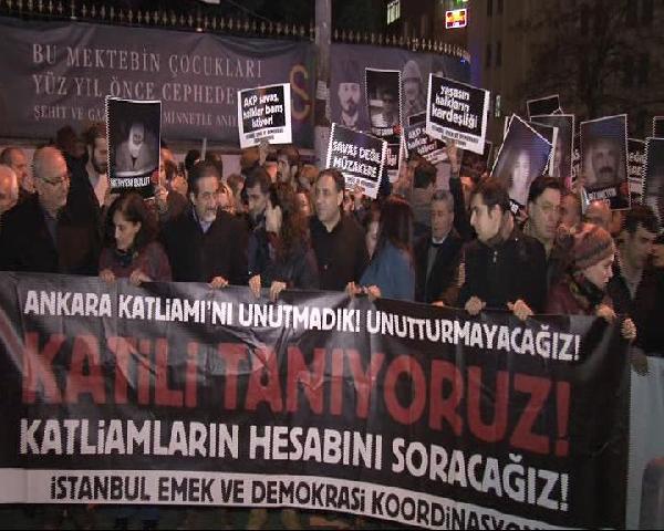 Beyoğlu'nda Ankara'daki bombalı saldırı için eylem...