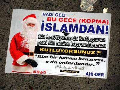 YENİ YIL KUTLAMALARINA"  KATILMAMA ÇAĞRISINI HADİSLİ EL İLANLARIYLA YAPTILAR