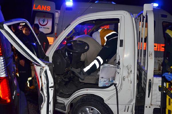 Milas'ta üç araç birbirine girdi: 5 yaralı