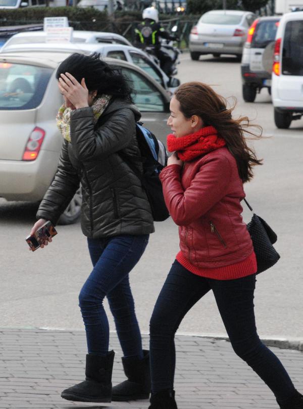 Lodos, Bursa'da 73 kilometre hızla esti