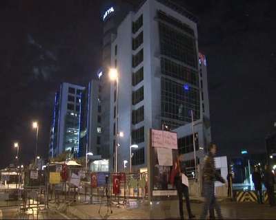 Bank Asya Genel Müdürlüğü önünde polis önlemi sürüyor