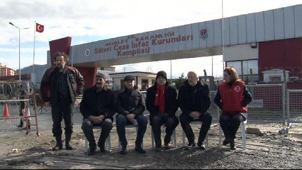 DİSK Başkanı Beko, yurt dışından gelen sendikacı misafirleriyle "Umut Nöbeti"nde...