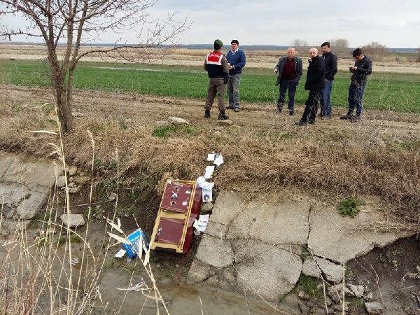 Tarım Kooperatifinden çalınan para kasası su kanalında bulundu