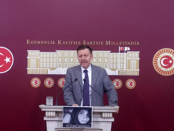 Özgecan Aslan mezarı başında anıldı (2)